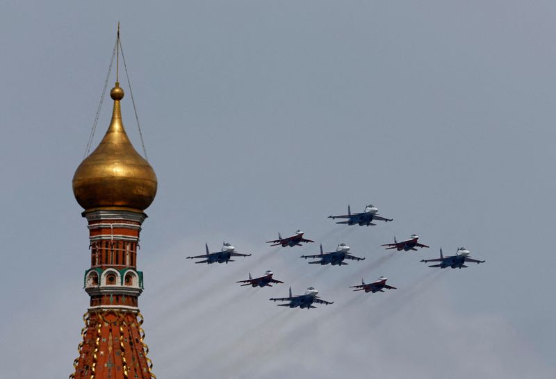 &copy; Reuters. FILE PHOTO: Russian army MiG-29 jet fighters of the Strizhi (Swifts) and Su-30SM jet fighters of the Russkiye Vityazi (Russian Knights) aerobatic teams fly in formation during a flypast and a military parade on Victory Day, in Moscow, Russia, May 9, 2024.