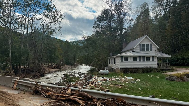 © Reuters. FILE PHOTO: Damages caused by the passing of Hurricane Helene are seen in Elk Park, North Carolina, U.S. September 29, 2024, in this picture obtained from social media. Sean Reed/via REUTERS/File Photo