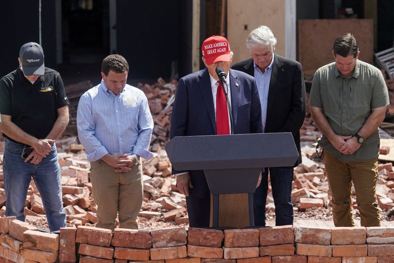 &copy; Reuters. FILE PHOTO: Republican presidential nominee and former U.S. President Donald Trump stands during a moment of silence at an event about the damage caused by Hurricane Helene, in Valdosta, Georgia, U.S., September 30, 2024. REUTERS/Elijah Nouvelage/File Pho