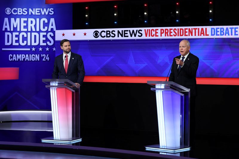 © Reuters. Democratic vice presidential nominee Minnesota Governor Tim Walz gestures as he speaks during a debate with Republican vice presidential nominee U.S. Senator JD Vance (R-OH) hosted by CBS in New York, U.S., October 1, 2024. REUTERS/Mike Segar