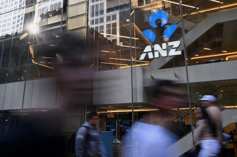 &copy; Reuters. FILE PHOTO: People walk past an ANZ Bank building in the Sydney Central Business District, in Sydney, Australia, May 14, 2024. REUTERS/Jaimi Joy/File Photo