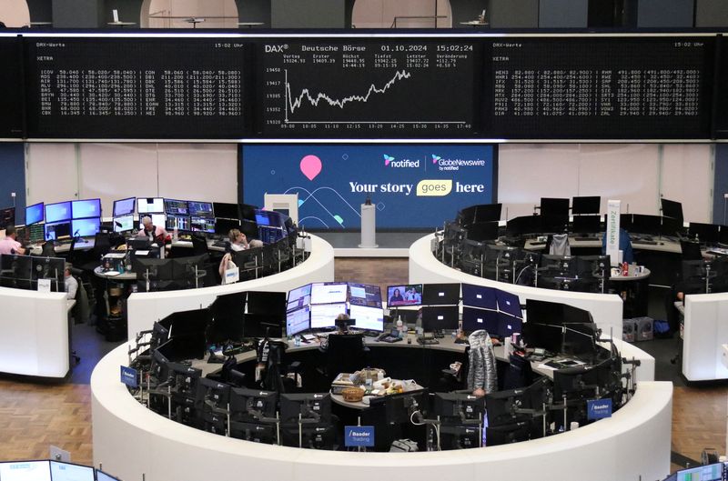 &copy; Reuters. FILE PHOTO: The German share price index DAX graph is pictured at the stock exchange in Frankfurt, Germany, October 1, 2024.     REUTERS/Staff/File Photo