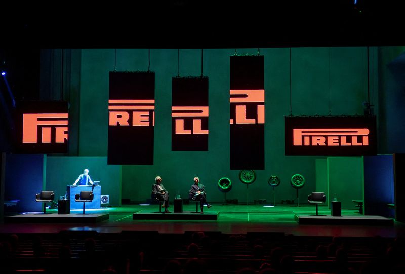 &copy; Reuters. Il logo Pirellidurante le celebrazioni per il 150° anniversario del produttore di pneumatici a Milano, Italia, 28 gennaio 2022. REUTERS/Flavio Lo Scalzo