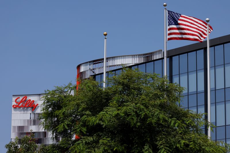 &copy; Reuters. FILE PHOTO: Eli Lilly logo is shown on one of the company's offices in San Diego, California, U.S., September 17, 2020.   REUTERS/Mike Blake/File Photo