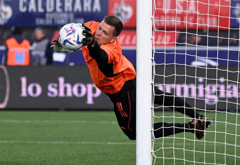 &copy; Reuters. Calcio - Serie A - Bologna-Juventus - Stadio Renato Dall'Ara, Bologna, Italia - 20 maggio 2024 Wojciech Szczesny della Juventus durante il riscaldamento prima della partita REUTERS/Alberto Lingria