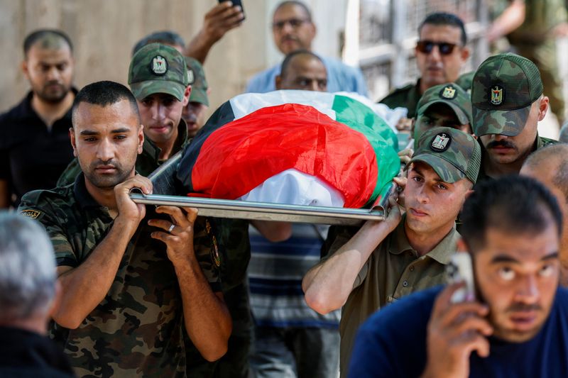 &copy; Reuters. Funeral de palestino morto na Cisjordância após ataque do Irãn 2/10/2024   REUTERS/Mohammed Torokman