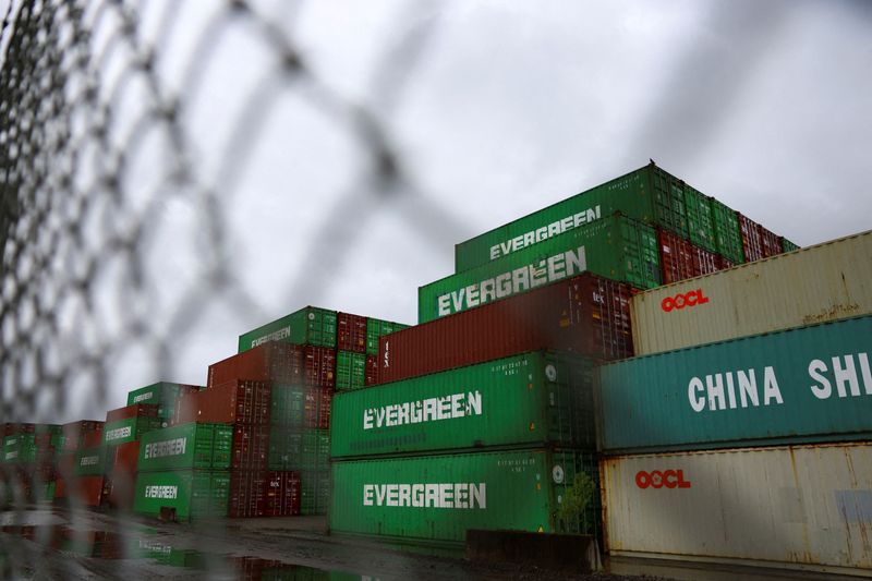 © Reuters. Containers are seen stacked in Portsmouth Marine Terminal (PMT), as port workers from the International Longshoremen's Association (ILA) participate in a strike, in Portsmouth, Virginia, U.S., October 1, 2024. REUTERS/Jose Luis Gonzalez