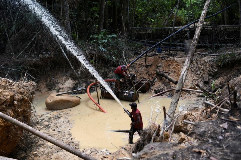 &copy; Reuters. Garimpo ilegal de ouro em Itaituba, no Parán04/09/2021nREUTERS/Lucas Landau