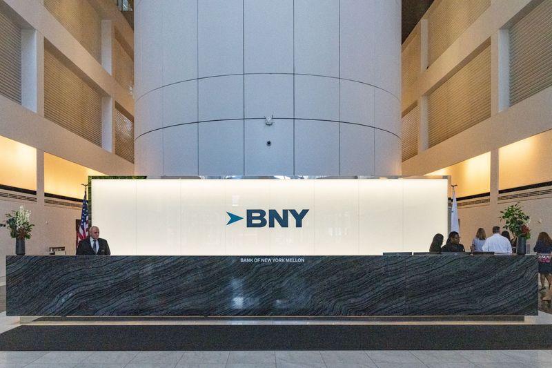 &copy; Reuters. FILE PHOTO: People walk at the office of BNY Mellon investment banking company in New York City, U.S., July 10, 2024.REUTERS/David 'Dee' Delgado/File Photo