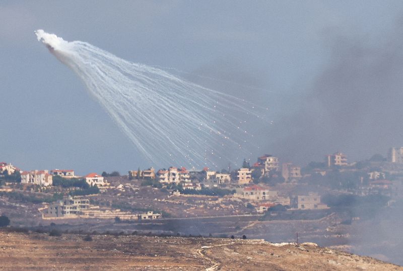 &copy; Reuters. Artilharia disparada pelo Exército israelense contra o Líbanon 2/10/2024   REUTERS/Jim Urquhart