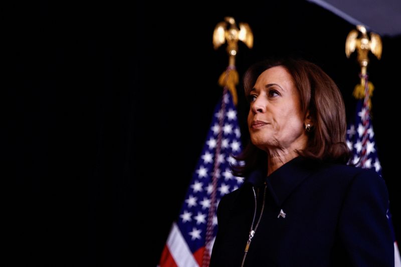 © Reuters. FILE PHOTO: Democratic presidential nominee and U.S. Vice President Kamala Harris looks on, as she delivers remarks in support of Israel during a visit to Josephine Butler Park Center in Washington, U.S., October 1, 2024. REUTERS/Evelyn Hockstein/File Photo