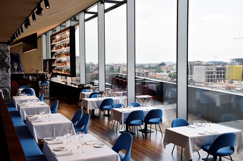 © Reuters. FILE PHOTO: The Torre restaurant is seen in Milan, Italy July 13, 2021. Picture taken July 13, 2021. REUTERS/Flavio Lo Scalzo/File Photo