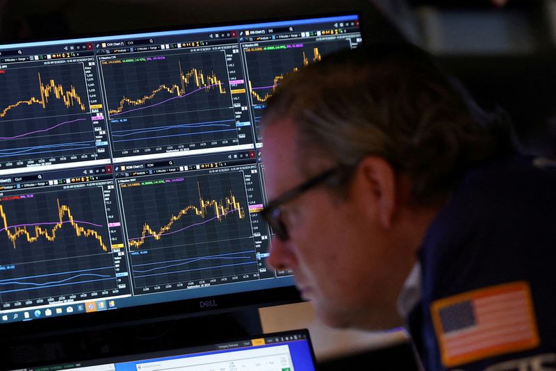 &copy; Reuters. FILE PHOTO: A trader works on the trading floor at The New York Stock Exchange (NYSE), in New York City, U.S., September 18, 2024. REUTERS/Andrew Kelly/File Photo