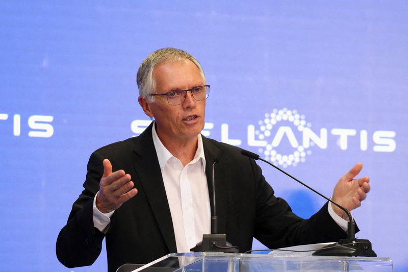 &copy; Reuters. L'amministratore delegato di Stellantis Carlos Tavares parla durante la cerimonia di avvio della produzione della Fiat Panda a Kragujevac, in Serbia, il 22 luglio 2024. REUTERS/Zorana Jevtic