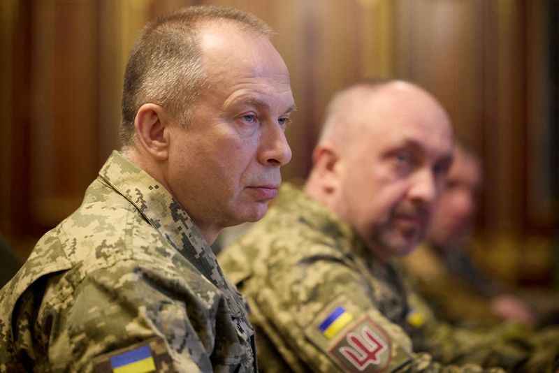 © Reuters. FILE PHOTO: Commander in Chief of the Ukrainian Armed Forces Colonel General Oleksandr Syrskyi attends a meeting with Ukraine's President Volodymyr Zelenskiy in Kyiv, Ukraine February 10, 2024. Ukrainian Presidential Press Service/Handout via REUTERS /File Photo