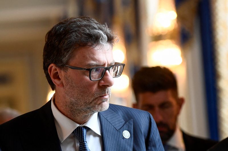 &copy; Reuters. Il ministro dell'Economia e delle Finanze Giancarlo Giorgetti partecipa a una conferenza stampa durante la riunione dei ministri delle Finanze e dei governatori delle banche centrali del G7 a Stresa, Italia, 24 maggio 2024. REUTERS/Massimo Pinca