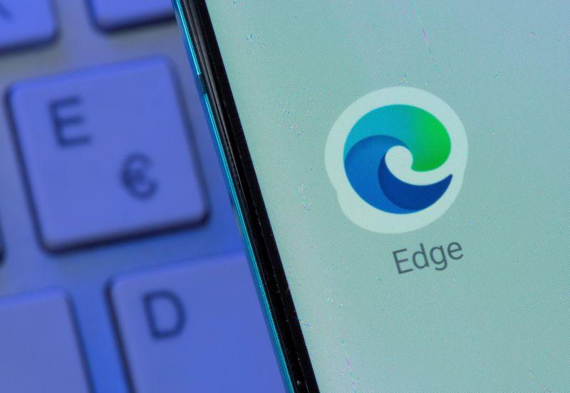 © Reuters. FILE PHOTO: Microsoft Edge app is seen on the smartphone placed on the keyboard in this illustration taken, July 26, 2021. REUTERS/Dado Ruvic/Illustration/File Photo