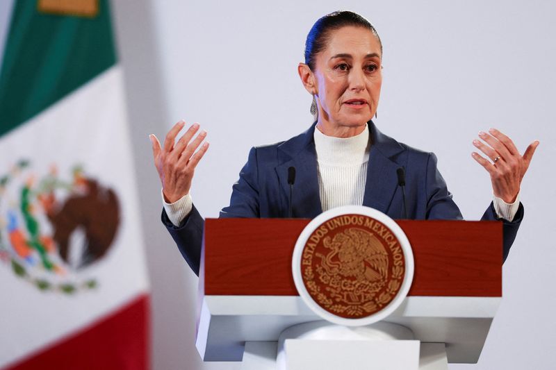 © Reuters. FILE PHOTO: Mexico's President Claudia Sheinbaum holds her first press conference at the National Palace, in Mexico City, Mexico, October 2, 2024. REUTERS/Raquel Cunha/File Photo