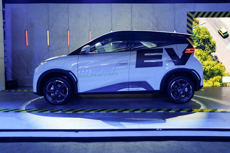 © Reuters. FILE PHOTO: The BYD EV Dolphin Mini is displayed as the Chinese electric-vehicle producer announces the launch of the low-cost EV in Mexico City, Mexico February 28, 2024. REUTERS/Toya Sarno Jordan/File Photo