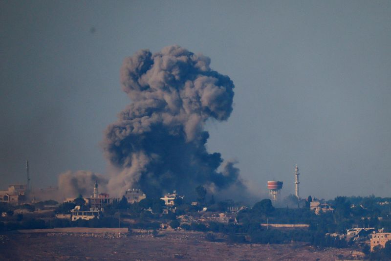 &copy; Reuters. Fumaça vista no sul do Líbano após ataque aéreo israelensen03/10/2024nREUTERS/Jim Urquhart