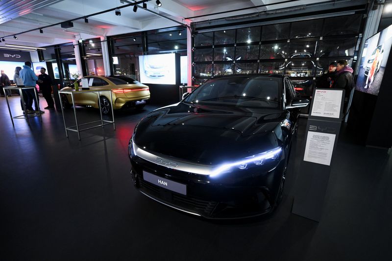 © Reuters. FILE PHOTO: A BYD HAN electric vehicle is displayed during the opening of a BYD store at the Sternauto car dealership in Berlin, Germany, January 31, 2024. REUTERS/Annegret Hilse/File Photo