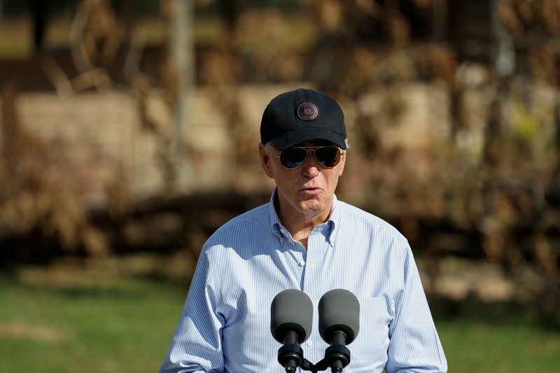 &copy; Reuters. U.S. President Joe Biden delivers remarks, as he visits storm-damaged areas in the wake of Hurricane Helene, at Shiloh Pecan Farm, near Valdosta, Georgia, U.S., October 3, 2024. REUTERS/Tom Brenner