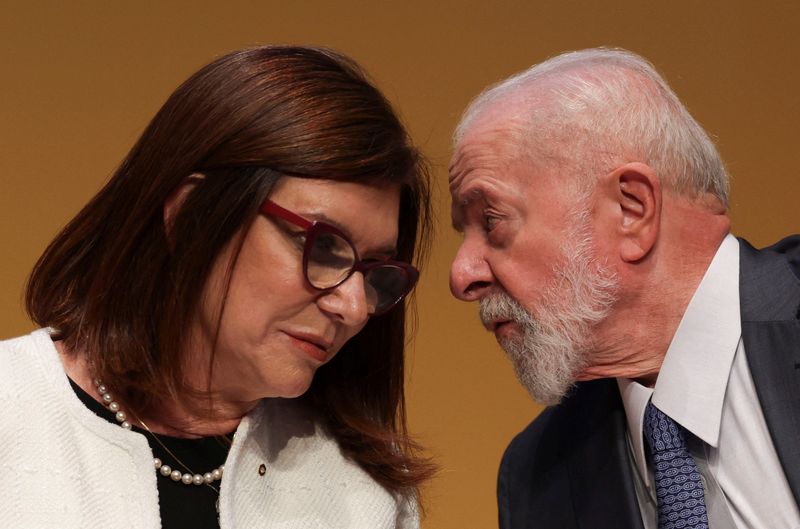 &copy; Reuters. Magda Chambriard em cerimônia no Rio de Janeiro com o presidente Lula, em junhon19/06/2024nREUTERS/Ricardo Moraes