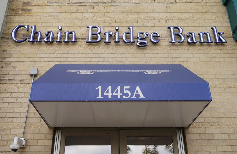 © Reuters. FILE PHOTO: A sign over the entrance of Chain Bridge Bank in McLean, Virginia, U.S., May 29, 2024.  REUTERS/Kevin Lamarque/File Photo