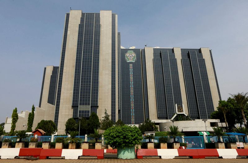 © Reuters. FILE PHOTO: A view shows Nigeria's Central Bank headquarters in Abuja, Nigeria November 22, 2020. REUTERS/Afolabi Sotunde//File Photo