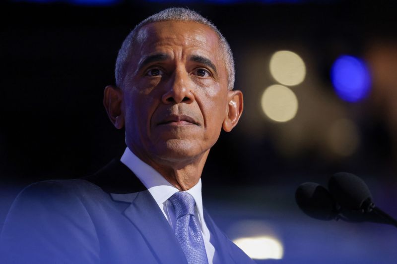 © Reuters. FILE PHOTO: Former U.S. President Barack Obama attends Day 2 of the Democratic National Convention (DNC) in Chicago, Illinois, U.S., August 20, 2024. REUTERS/Alyssa Pointer/File Photo