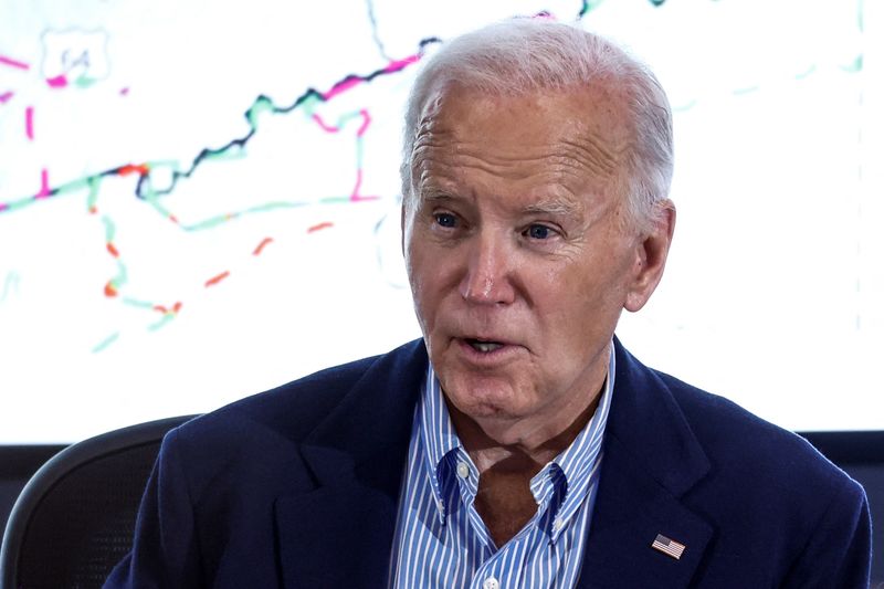 © Reuters. FILE PHOTO: U.S. President Joe Biden speaks during a briefing on the Hurricane Helene response at the Emergency Operations Center in Raleigh, North Carolina, U.S., October 2, 2024. REUTERS/Evelyn Hockstein/File Photo