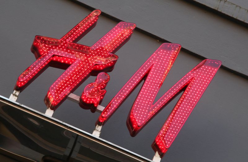 &copy; Reuters. FILE PHOTO: A view of the logo of fashion retailer H&M on one of its branches in Copenhagen, Denmark, March 26, 2024. REUTERS/Tom Little/File Photo