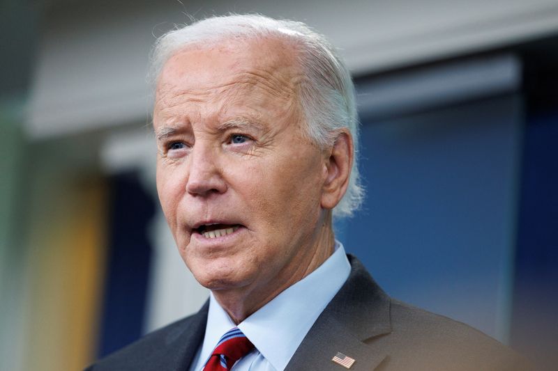 &copy; Reuters. U.S. President Joe Biden speaks during a daily press briefing with Press Secretary Karine Jean-Pierre at The White House in Washington, U.S., October 4, 2024. REUTERS/Tom Brenner