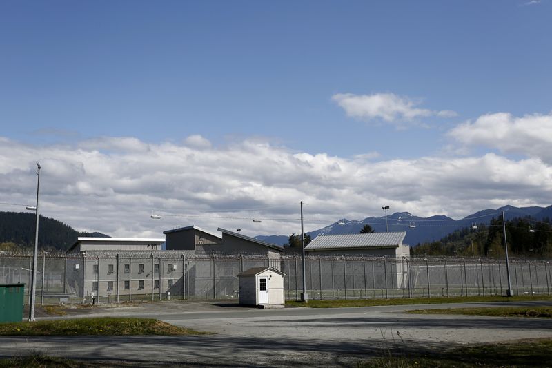 © Reuters. FILE PHOTO: The Mission Institution correctional facility in Mission, British Columbia, Canada, April 18, 2020. REUTERS/Jesse Winter/File Photo