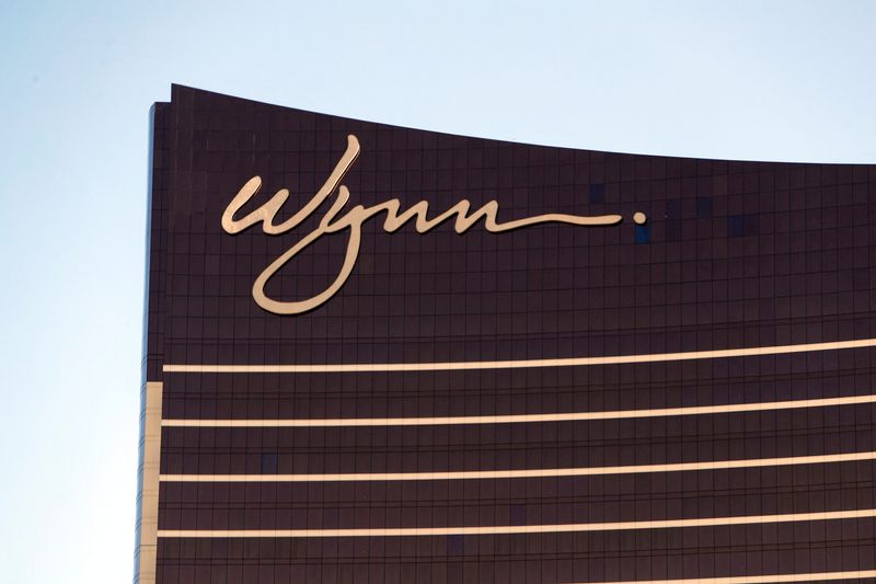 © Reuters. FILE PHOTO: An exterior view of the Wynn hotel-casino in Las Vegas, Nevada, U.S., February 7, 2018. REUTERS/Steve Marcus/File Photo