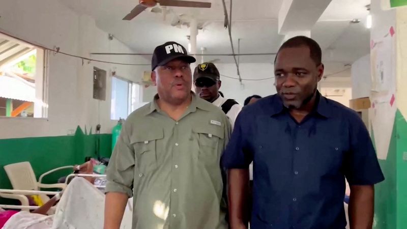 © Reuters. Haitian Prime Minister Garry Conille visits victims of gang attacks at a hospital, in Saint-Marc, Artibonite, Haiti October 5, 2024, in this still image obtained from a video. REUTERS TV via REUTERS