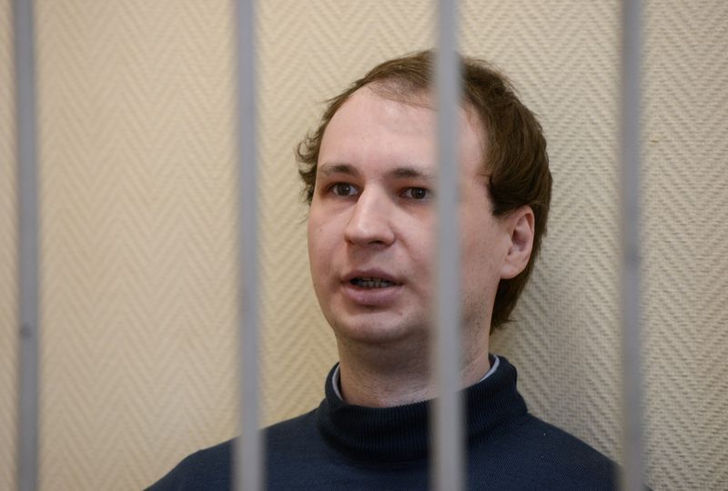 © Reuters. Former U.S. Marine Robert Gilman, who serves a sentence for attacking a police officer and is accused of assaulting a prison official, attends a court hearing in Voronezh, Russia October 7, 2024. REUTERS/Vladimir Lavrov