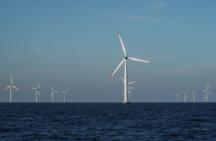 © Reuters. FILE PHOTO: A view of the turbines at Orsted's offshore wind farm near Nysted, Denmark, September 4, 2023. REUTERS/Tom Little//File Photo