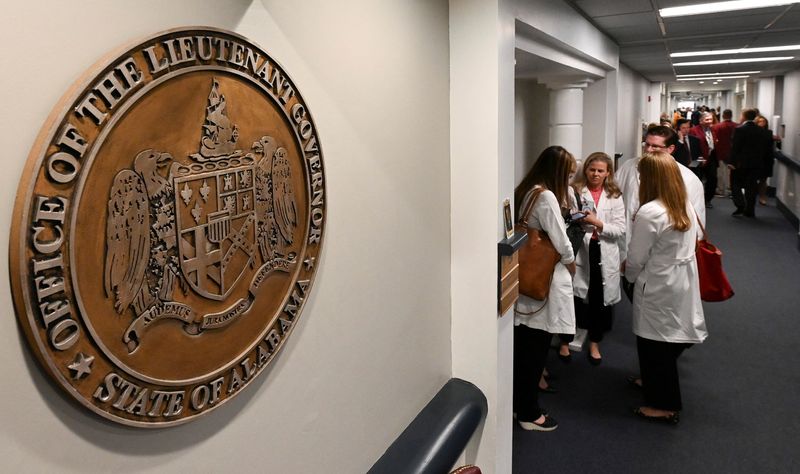 © Reuters. FILE PHOTO: Supporters of legislation safeguarding in vitro fertilization (IVF) treatments hold a rally at the Alabama State House in Montgomery, Alabama, U.S. February 28, 2024.  REUTERS/Julie Bennett/ File Photo