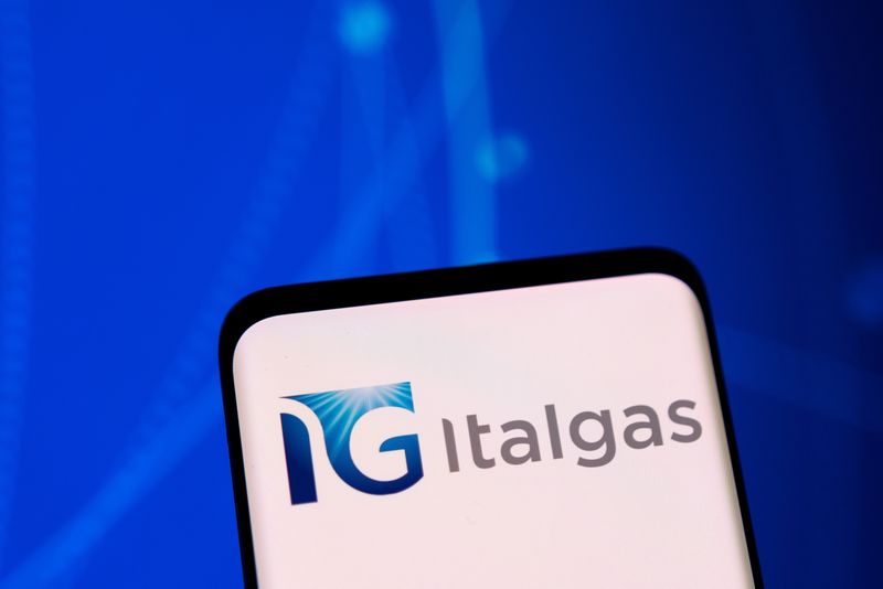 &copy; Reuters. Il logo Italgas su uno smartphone. REUTERS/Dado Ruvic/