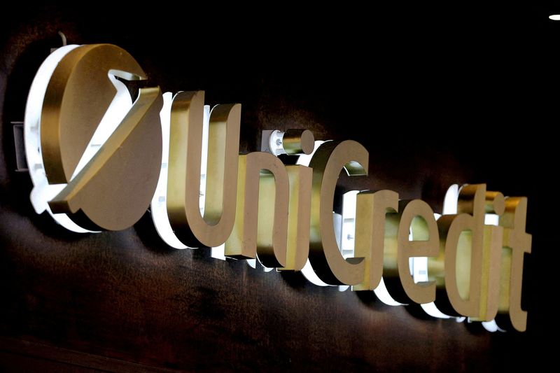 © Reuters. FILE PHOTO: The UniCredit bank logo in the old town of Siena, Italy, June 29, 2017. REUTERS/Stefano Rellandini/File Photo