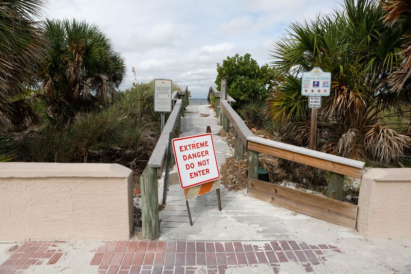 &copy; Reuters. A sign is seen at the entrance to the beach before the arrival of Hurricane Milton, St. Pete Beach, Florida, U.S., October 7, 2024. REUTERS/Octavio Jones