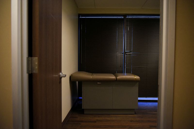 © Reuters. A patient exam room sits empty at Alamo Women's Reproductive Services, an abortion clinic that closed its doors following the overturn of Roe v. Wade and plans to reopen in New Mexico and Illinois, in San Antonio, Texas, August 16, 2022.  REUTERS/Callaghan O'Hare/File Photo