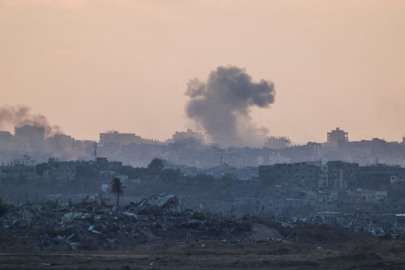 © Reuters. Smoke rises in northern Gaza, amid the ongoing conflict between Israel and Hamas, as seen from Israel, October 7, 2024. REUTERS/Amir Cohen