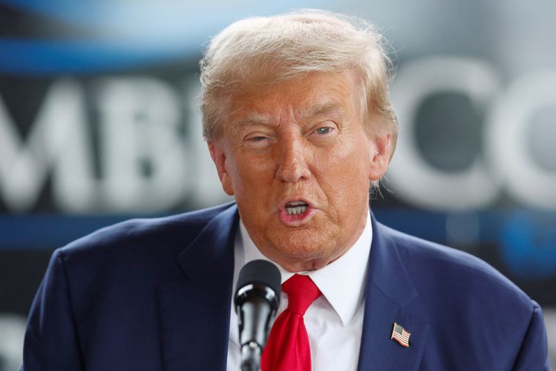 © Reuters. FILE PHOTO: Republican presidential nominee and former U.S. President Donald Trump speaks to the press about the impact of Hurricane Helene in Evans, Georgia, U.S., October 4, 2024. REUTERS/Octavio Jones/File Photo