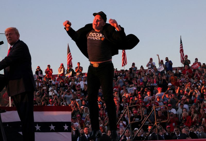 &copy; Reuters. FILE PHOTO: Tesla CEO and X owner Elon Musk reacts next to Republican presidential nominee and former U.S. president Donald Trump during a campaign rally, at the site of the July assassination attempt against Trump, in Butler, Pennsylvania, U.S., October 