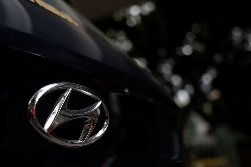 &copy; Reuters. FILE PHOTO: Logo of Hyundai Motor Group on a car outside an automobile showroom is pictured in New Delhi, India, September 6, 2024. REUTERS/Ainnie Arif/File Photo