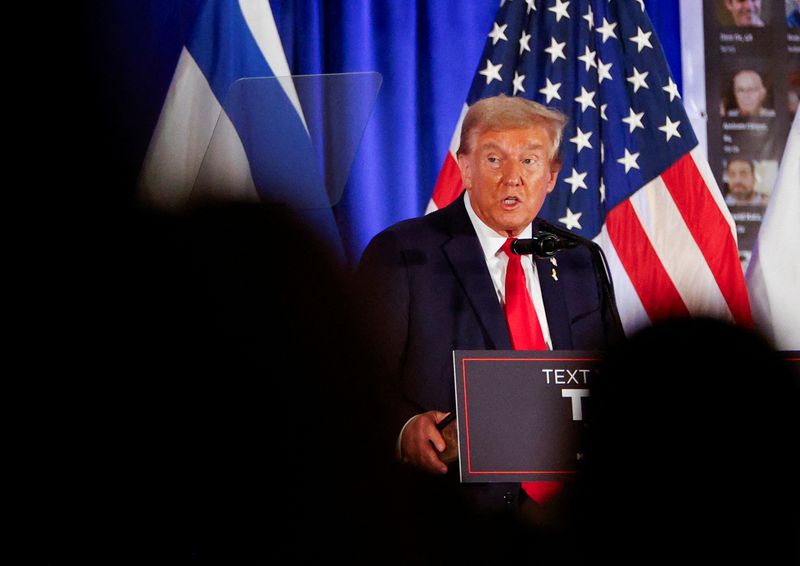 &copy; Reuters. FILE PHOTO: Republican presidential nominee and former U.S. President Donald Trump speaks at an event, at his golf resort in Doral, Florida, U.S., October 7, 2024. REUTERS/Marco Bello/File Photo