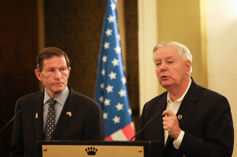 &copy; Reuters. U.S. Senator Lindsey Graham speaks as Richard Blumenthal listens at a press conference in Jerusalem, October 8, 2024. REUTERS/Ronen Zvulun  