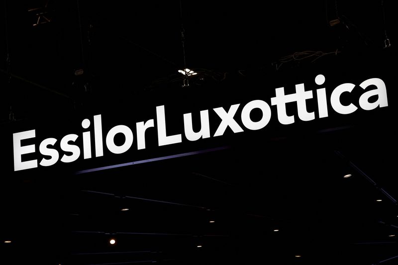 EssilorLuxottica considera 5% in Nikon come investimento finanziario - fonte